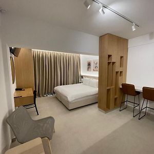 Premium King Studio